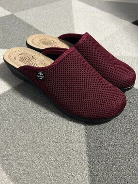 Fly Flot Clogs Mules Slip On Burgundy Mesh Upper Women's Size: 38/US Size 7.5